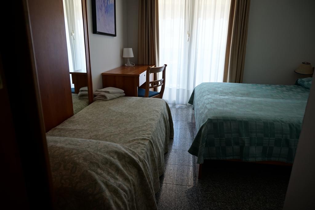 Hotel Flora ลินญาโน ซับเบียโดโร ภายนอก รูปภาพ